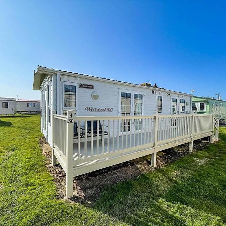 Superb Caravan With Decking Nearby Scratby Beach In Norfolk Ref 50030H Грейт-Ярмут Экстерьер фото