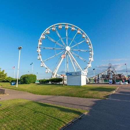 Superb Caravan With Decking Nearby Scratby Beach In Norfolk Ref 50030H Грейт-Ярмут Экстерьер фото