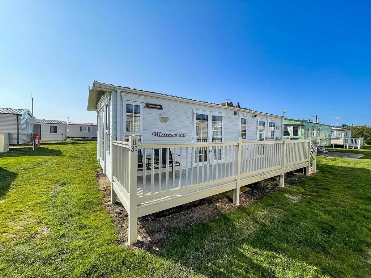 Superb Caravan With Decking Nearby Scratby Beach In Norfolk Ref 50030H Грейт-Ярмут Экстерьер фото