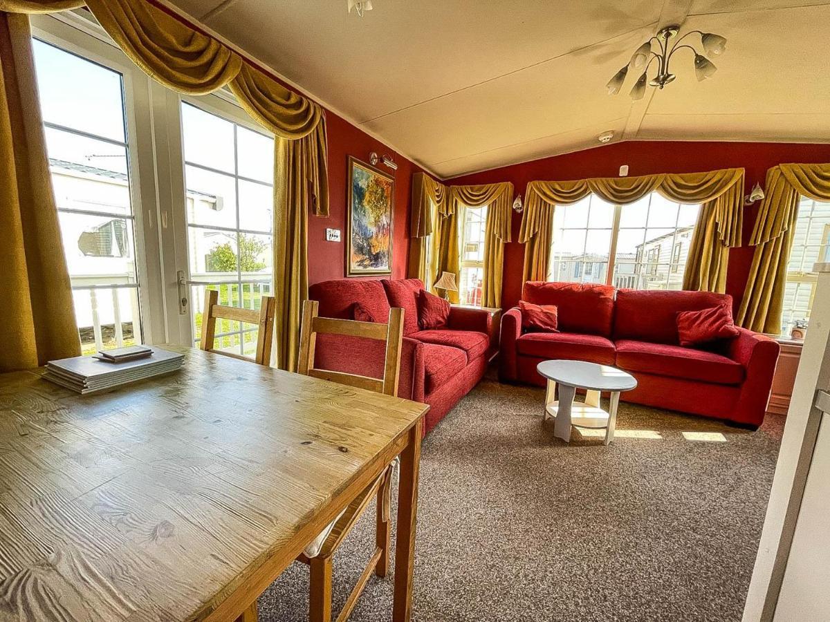 Superb Caravan With Decking Nearby Scratby Beach In Norfolk Ref 50030H Грейт-Ярмут Экстерьер фото