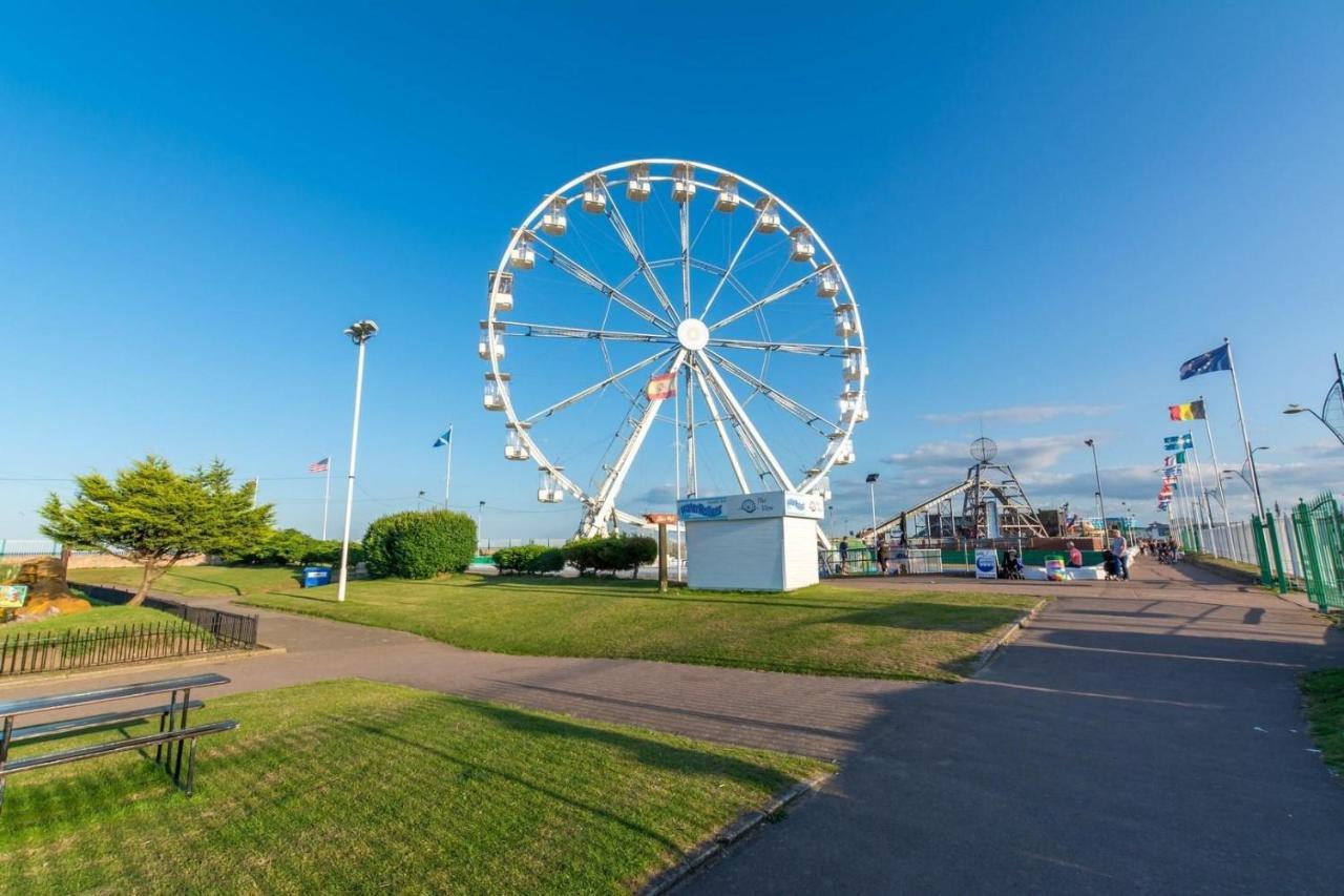 Superb Caravan With Decking Nearby Scratby Beach In Norfolk Ref 50030H Грейт-Ярмут Экстерьер фото